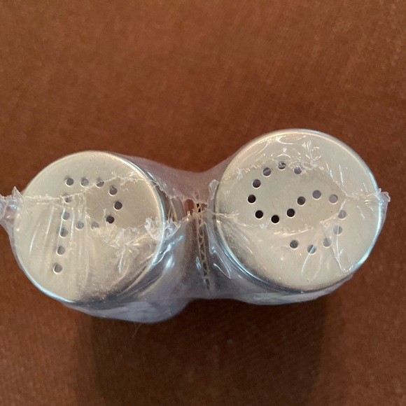 Arizona Salt And Pepper Shakers NWT - Picture 2 of 2